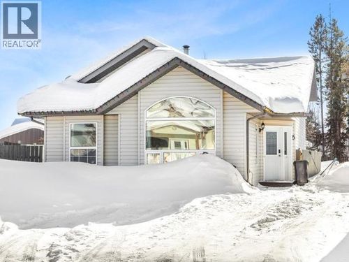 5 Valerie Cres, Whitehorse, YT, Y1A6V8 | Card Image
