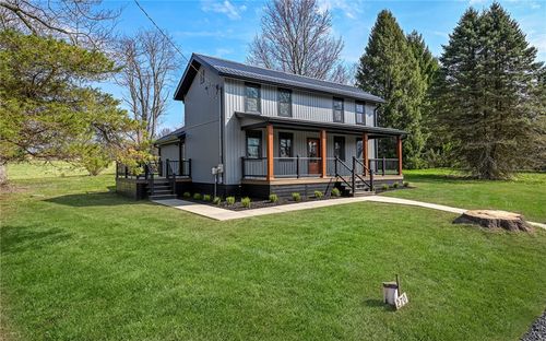 270 Laurel Rock Dr, Beaver Falls, PA, 15010-4946 | Card Image