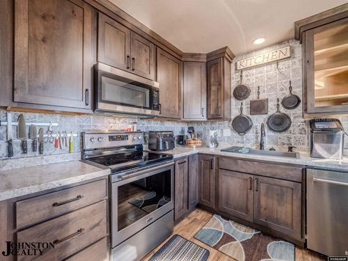 12 N Badger Rd, Rolling Hills, WY, 82637-9615 | Card Image