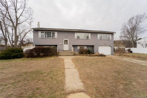 6 Oxford St, Islip, NY, 11751-1008 | Card Image