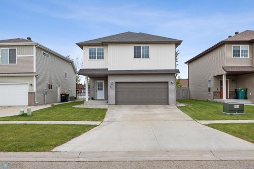 911 42nd Ave W, West Fargo, ND, 58078-8815 | Card Image