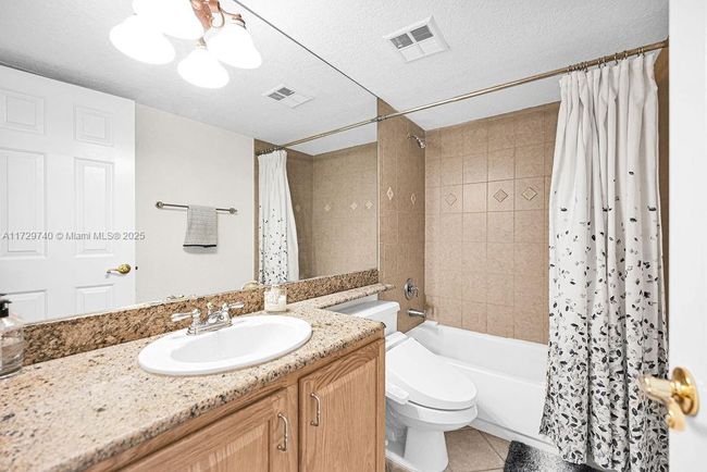 APT-703 - 1501 E Broward Blvd, Condo with 3 bedrooms, 2 bathrooms and null parking in Fort Lauderdale FL | Image 22