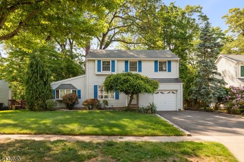 557 Monroe Ct, River Edge, NJ, 07661-1332 | Card Image