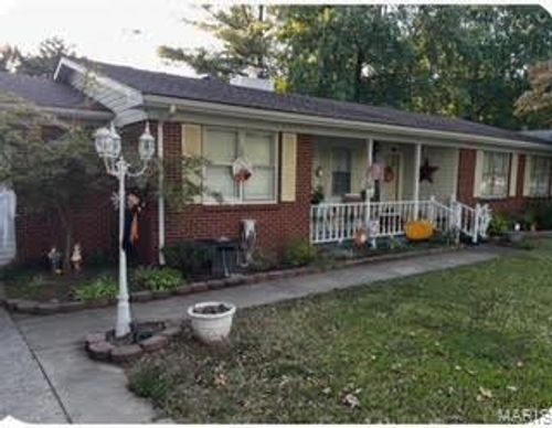 719 N West St, Sikeston, MO, 63801-4739 | Card Image