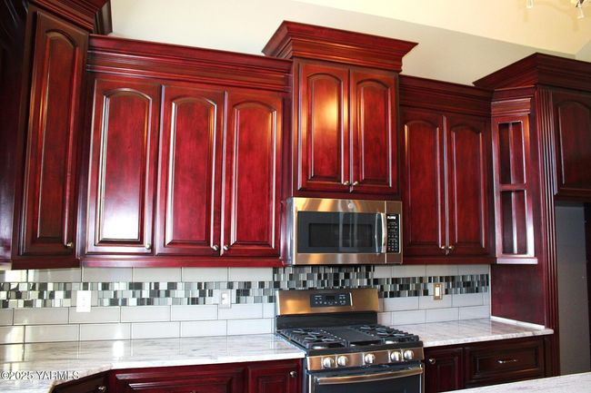 Kitchen | Image 11
