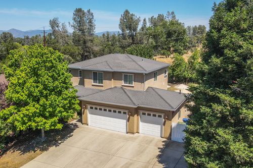 1946 Tarmac Rd, Redding, CA, 96003-9315 | Card Image