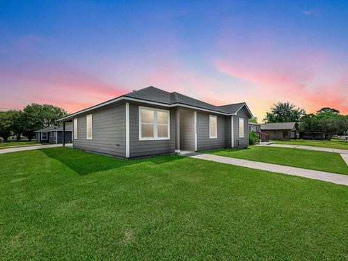 2006 Chesapeake St, Baytown, TX, 77520-4311 | Card Image