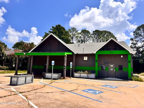 5852 Ridgewood Rd, Jackson, MS, 39211-2617 | Card Image
