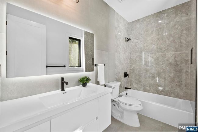 75 Maryland Rd, House other with 6 bedrooms, 8 bathrooms and null parking in Paramus NJ | Image 21