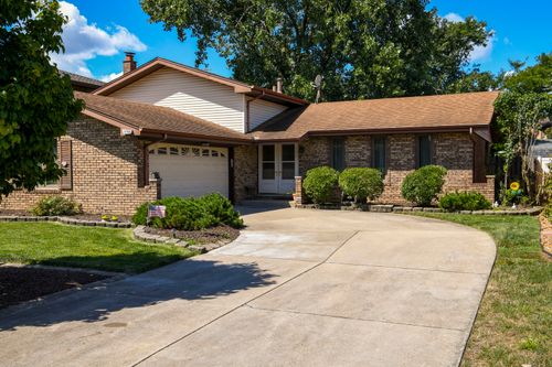 15754 Arroyo Dr, Oak Forest, IL, 60452-2914 | Card Image