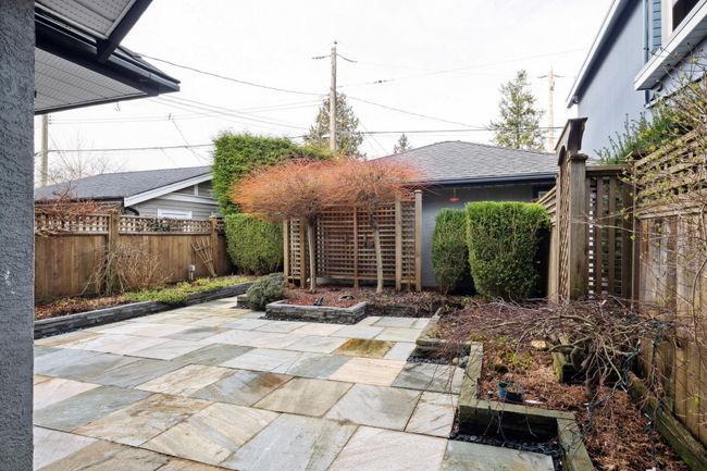 3311 W 2 Nd Avenue, Home with 3 bedrooms, 2 bathrooms and 1 parking in Vancouver BC | Image 35
