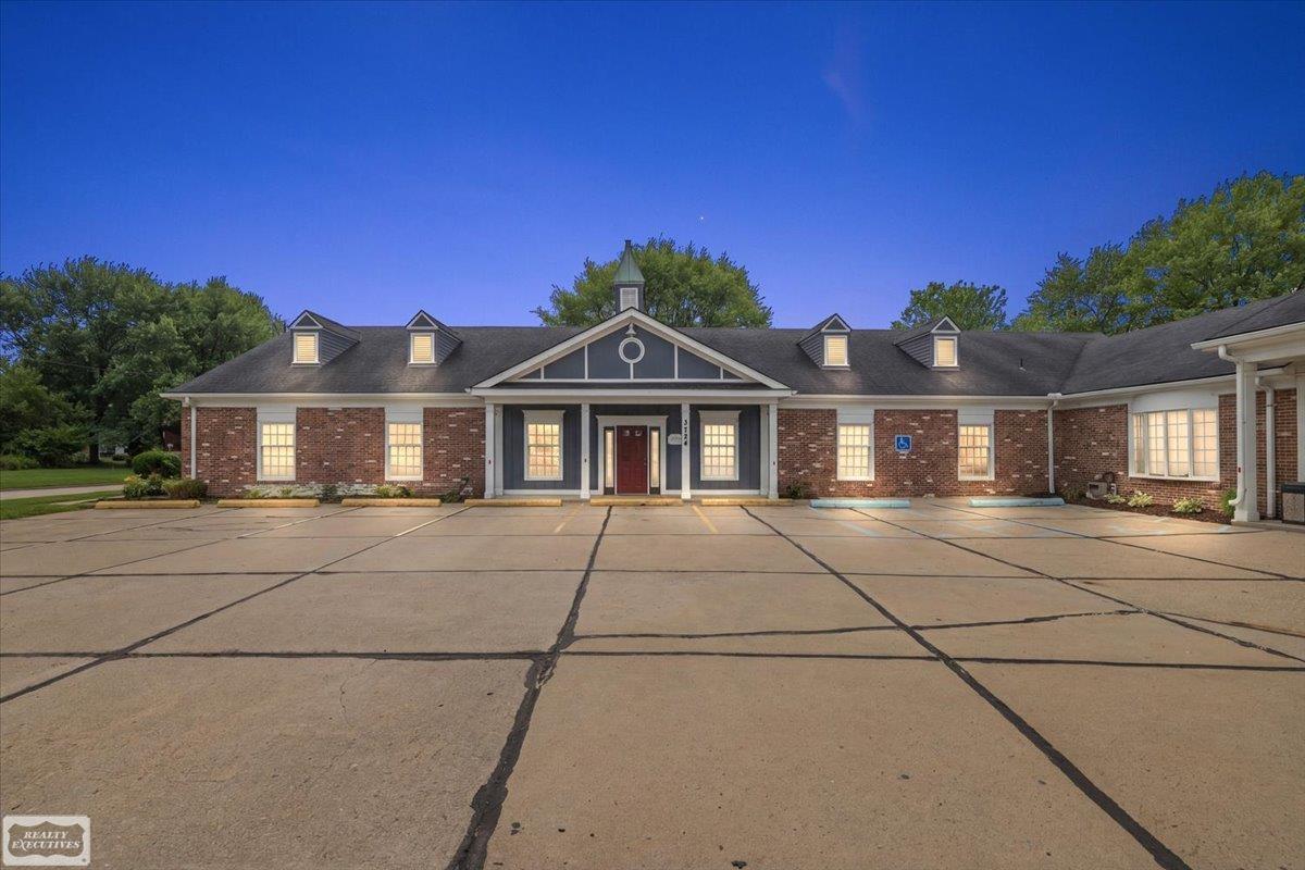 37244 S Groesbeck Hwy, Clinton Township, MI 48036