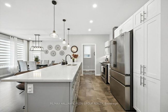 1142 Diamond St, House other with 3 bedrooms, 3 bathrooms and 2 parking in Rockland ON | Image 4