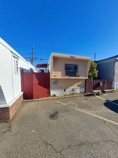 190 24th St, Bayonne, NJ, 07002-1739 | Card Image