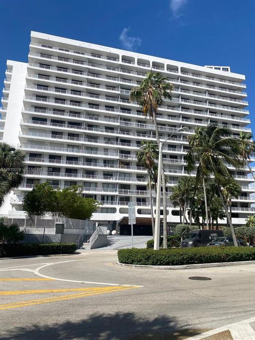 7i-200 Se 15th Rd, Miami, FL, 33129-1203 | Card Image