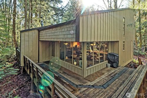 731 E Promontory Rd, Shelton, WA, 98584-9422 | Card Image