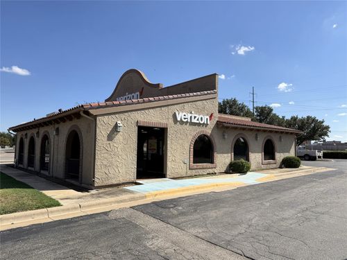 300 W Commerce St, Brownwood, TX, 76801-1808 | Card Image