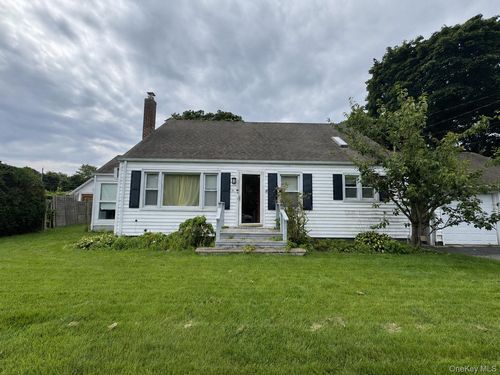 80 E Lakewood St, Patchogue, NY, 11772-2710 | Card Image