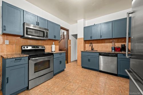 3121 Sedgwick Ave, Bronx, NY, 10463-6003 | Card Image