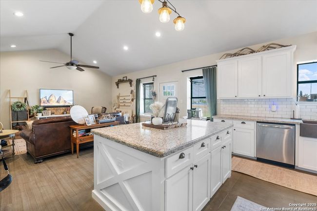 226 Private Rd 3251, Home with 4 bedrooms, 2 bathrooms and null parking in Alice TX | Image 9