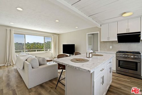 593 Benson Way, Thousand Oaks, CA, 91360-5913 | Card Image