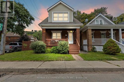 32 Webber Avenue, Hamilton (Stinson), ON, L8N1W3 | Card Image