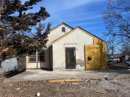 4347 Indiana Ave, Kansas City, MO, 64130-2033 | Card Image