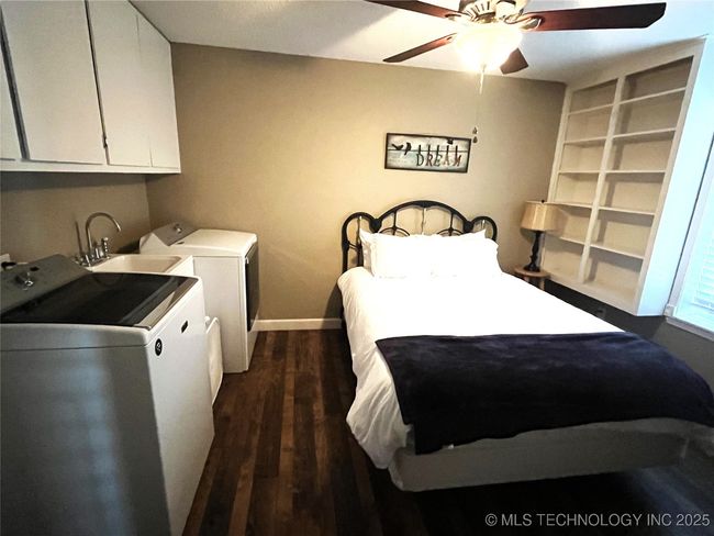 Extra sleeping area | Image 23