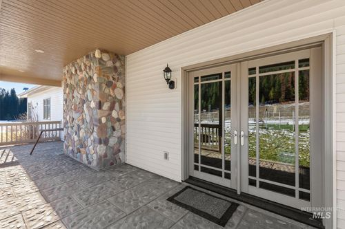 828 W Fork Eagle Creek Rd, Wallace, ID, 83873-9770 | Card Image