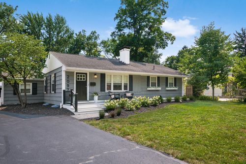 2097 Springhill Dr, Upper Arlington, OH, 43221-1201 | Card Image