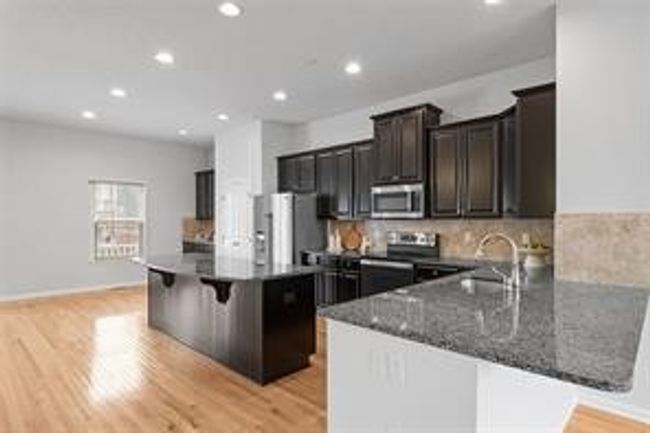 258 Venango Trl, Townhouse with 3 bedrooms, 3 bathrooms and 2 parking in Mars PA | Image 12