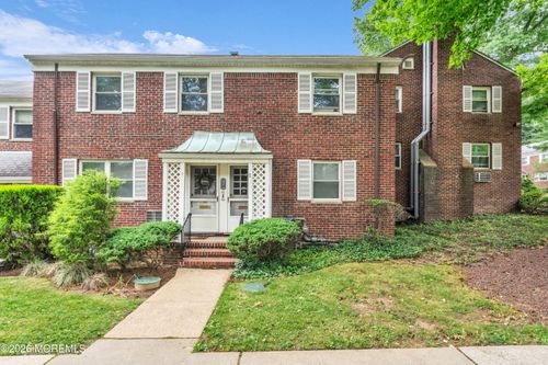 85 Manor Dr, Red Bank, NJ, 07701-2464 | Card Image