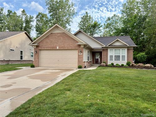 24600 Grand Traverse Ave, Brownstown Twp, MI, 48134-8054 | Card Image