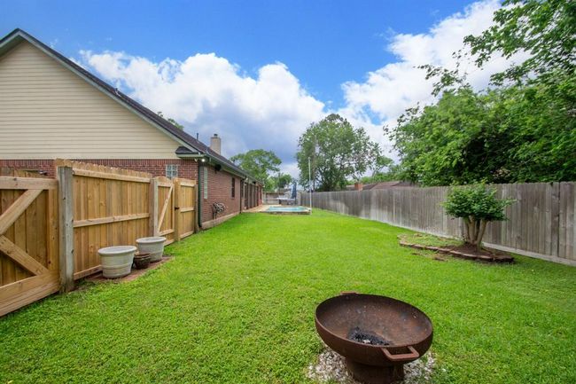 9 Cay Ct, House other with 3 bedrooms, 2 bathrooms and 2 parking in Angleton TX | Image 6