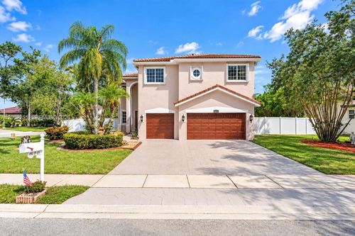 675 Sw 159th Ln, Pembroke Pines, FL, 33027-1150 | Card Image