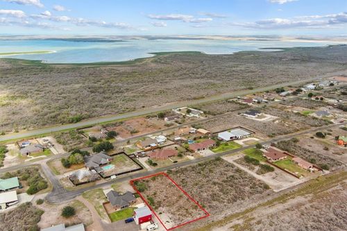 000 Deer Run Trce, Three Rivers, TX, 78071 | Card Image