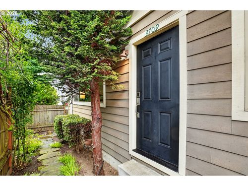 3709 Se 33rd Ave, Portland, OR, 97202-3035 | Card Image