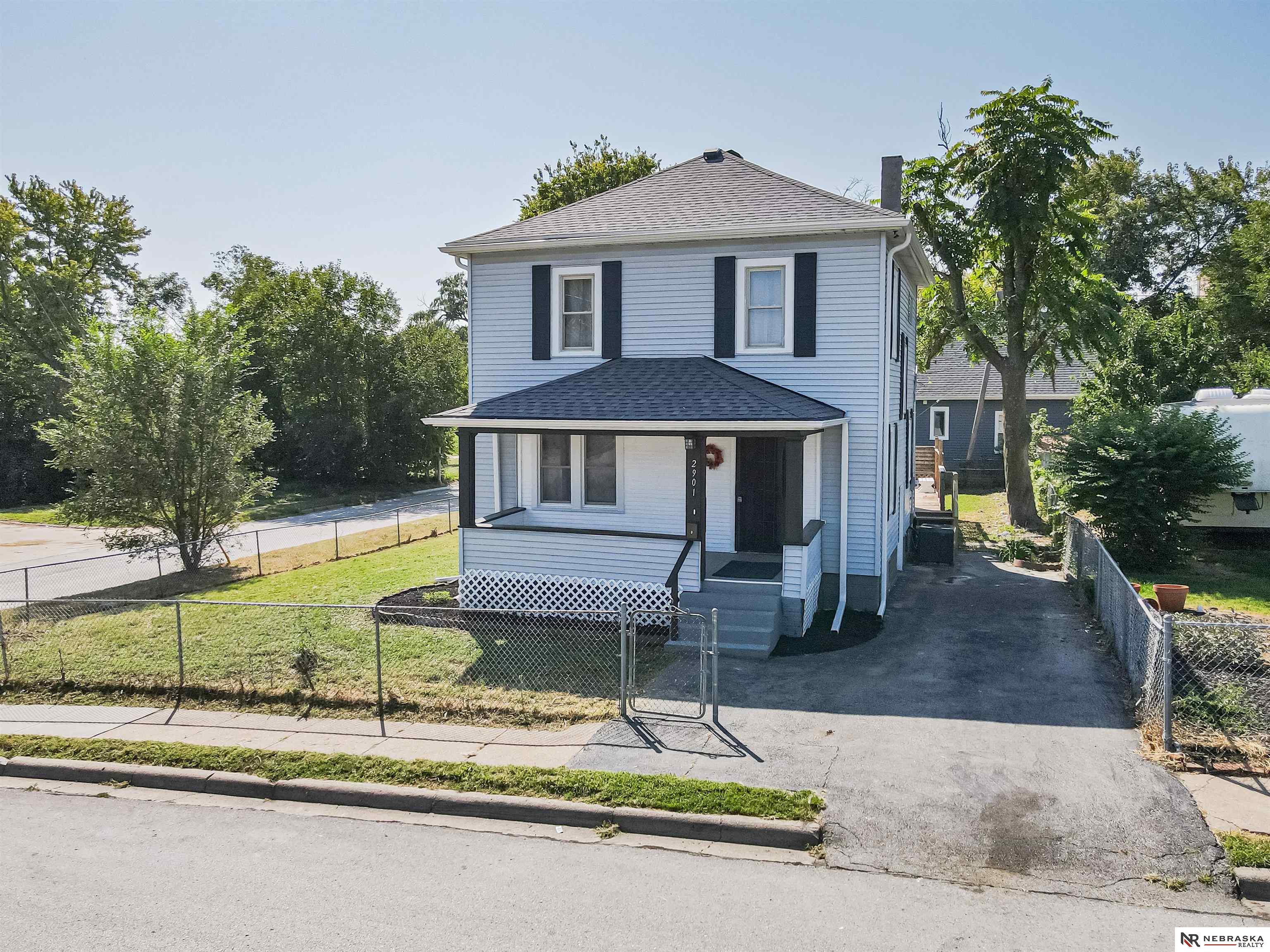 Erskine St, Omaha, NE 68111