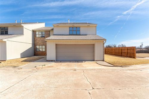 1011 Mockingbird Ln, Clinton, OK, 73601-5452 | Card Image