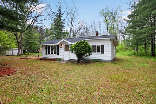 4038 E 3rd Avenue, Newaygo, MI, 49337 | Card Image