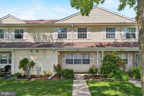166 Chester Ct, DOWNINGTOWN, PA, 19335-4214 | Card Image
