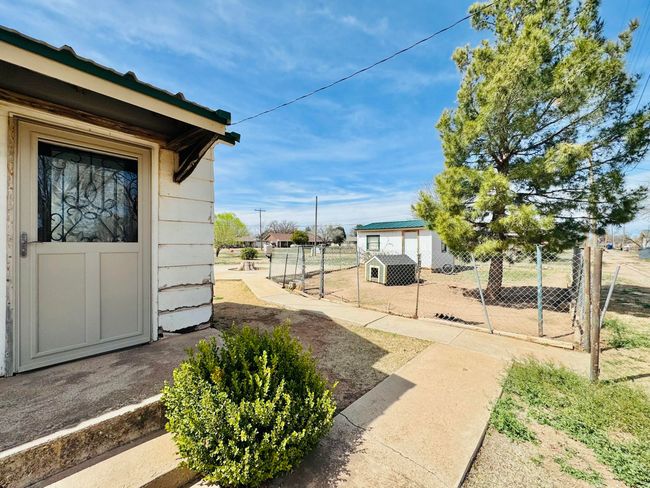 108 W 2 Nd St, House other with 3 bedrooms, 2 bathrooms and null parking in Hale Center TX | Image 20