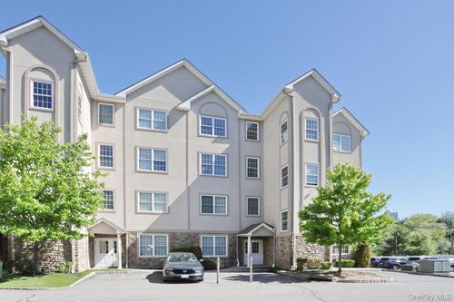1302 Parkview Dr, Spring Valley, NY, 10977-4978 | Card Image