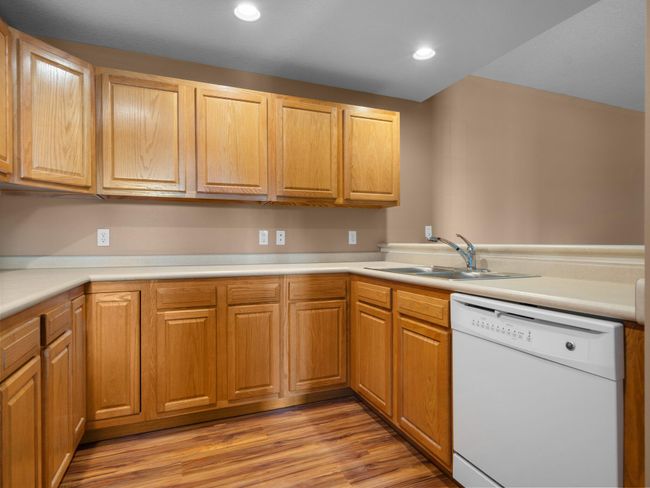 UNIT-104 - 301 N Lake St, Condo with 2 bedrooms, 2 bathrooms and null parking in Cadillac MI | Image 8