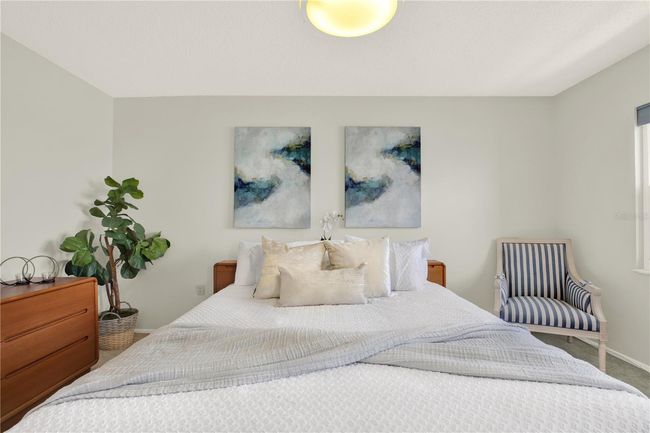 King bed with plenty of room for additional furnishings | Image 24