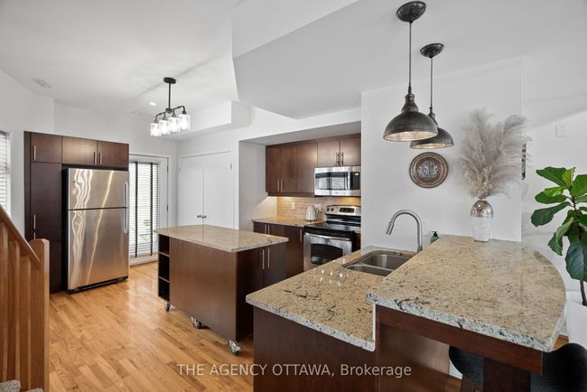 1 - 4 Sherbrooke Ave, Condo with 2 bedrooms, 1 bathrooms and 1 parking in Ottawa ON | Image 6