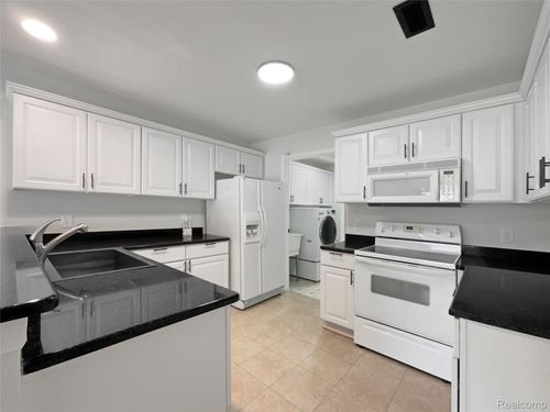 14622 Moravian Manor Cir, Sterling Heights, MI, 48312-7100 | Card Image