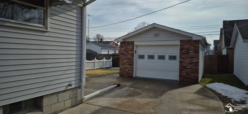 504 Rosewood Ave, Monroe, MI, 48162-3040 | Card Image