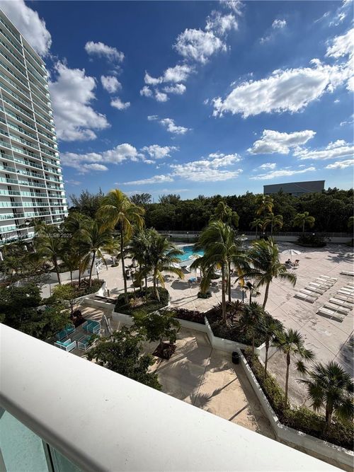 apt-425-100 Bayview Dr, Sunny Isles Beach, FL, 33160-4753 | Card Image