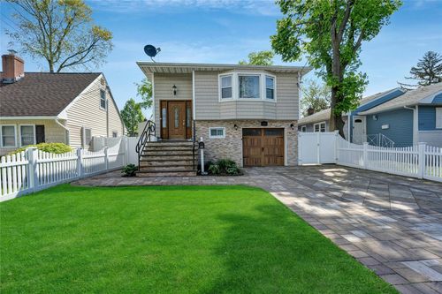 2375 Bayview Ave, Wantagh, NY, 11793-4301 | Card Image